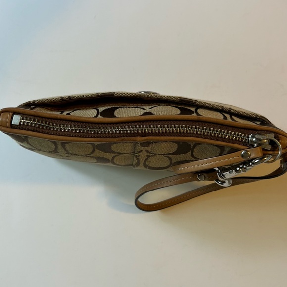 NWOT | Coach | Signature C Clutch Wristlet | Brown/Tan - Picture 6 of 10